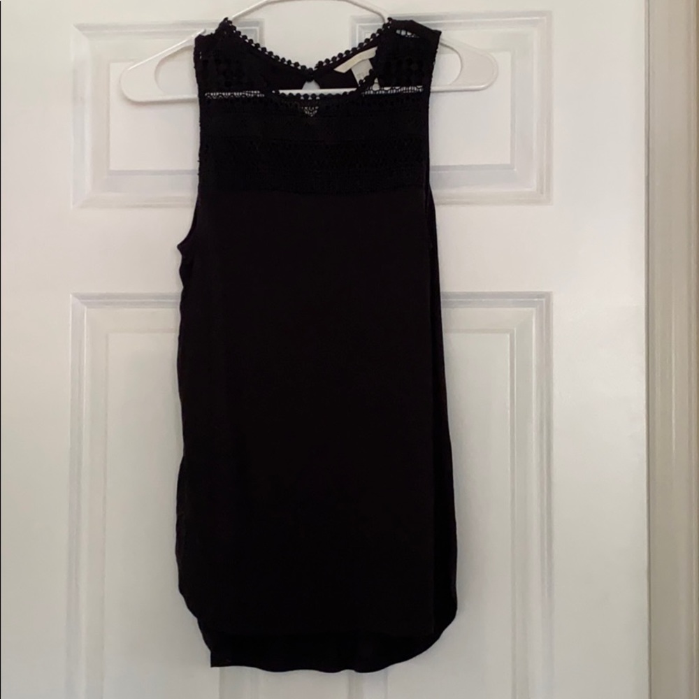 Black lace detail H&M tank top